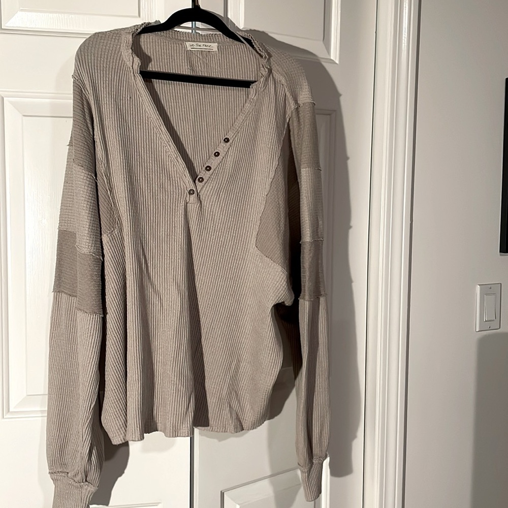 We the free Callisto Henley size large
